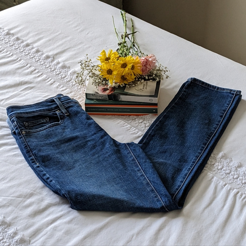 Levi 312 Shaping Slim Jeans, Size 28, Mid Blue